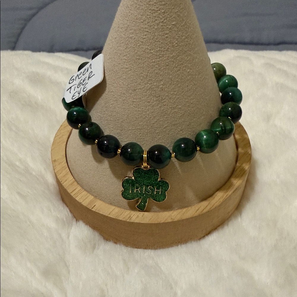 🆕 Green Tiger Eye Bracelet with Irish Charm